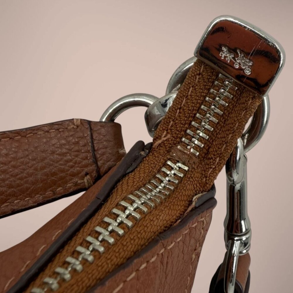 Coach Turnlock Hobo Bag in Light Saddle Pebble Leather - Picture 7 of 8